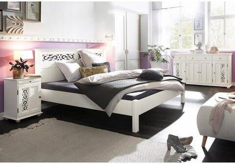 Home affaire Bed Arabeske van mooi massief beukenhout, met decoratief freeswerk in het hoofdbord